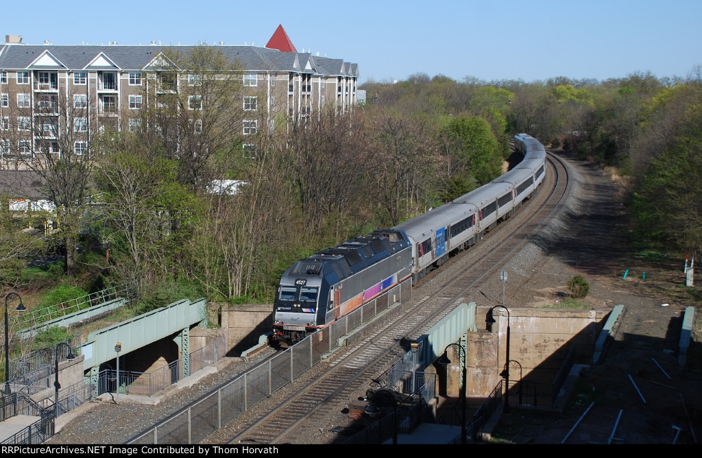 NJT 4527 leads westbound NJT 8529 on the RVL